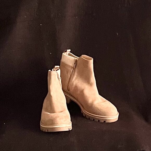 Sole Society Shoes - Sole Society Tan Suede Ankle Boots w/Zipper
